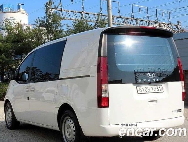 Hyundai Staria 2023 — ფოტო 2/19