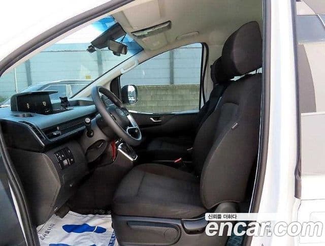 Hyundai Staria 2023 — ფოტო 4/19