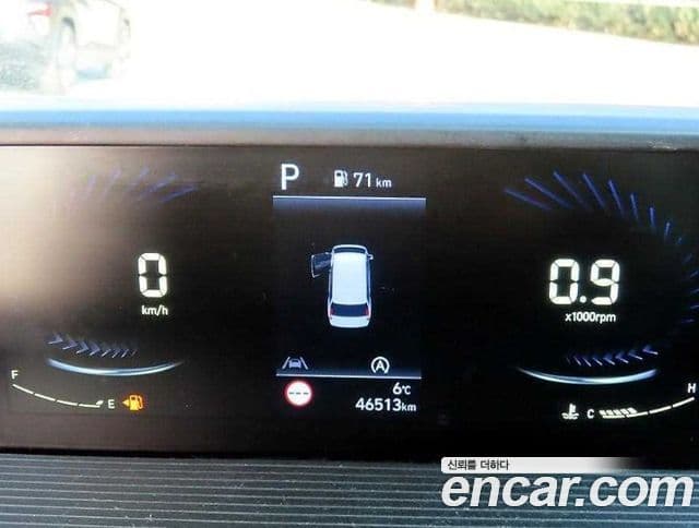 Hyundai Staria 2023 — ფოტო 7/19