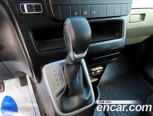 Hyundai Staria 2023 — ფოტო 8/19