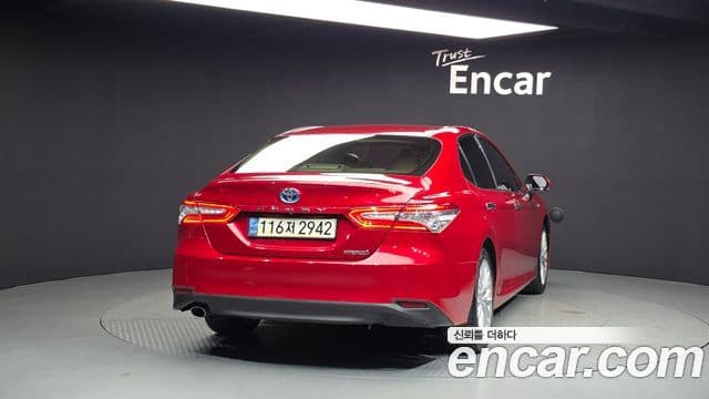 Toyota Camry 2019 — Şəkil 19/20