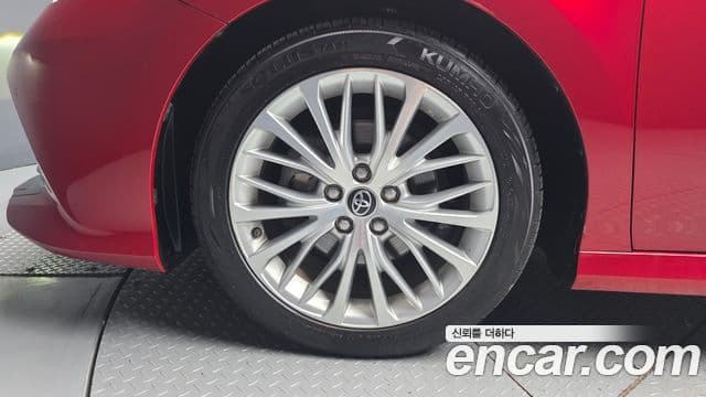 Toyota Camry 2019 — Şəkil 7/20