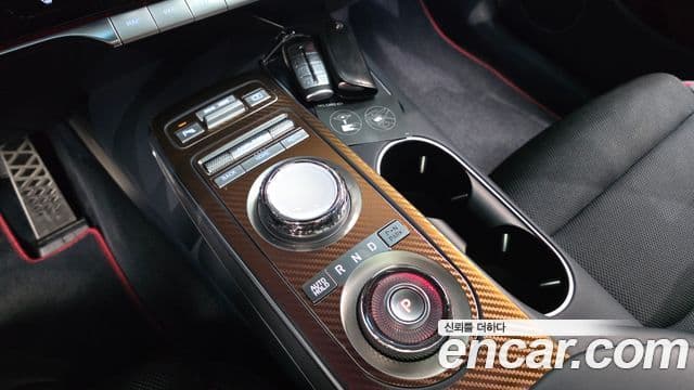Genesis GV70 2021 — ფოტო 8/20