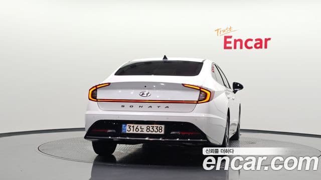 Hyundai Sonata 2022 — ფოტო 4/20