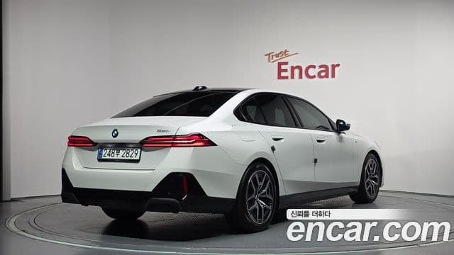 BMW 5 Series 2024 — Şəkil 2/20