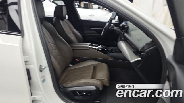 BMW 5 Series 2024 — фото 11 из 20