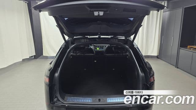 Land Rover Range Rover Velar 2020 — Şəkil 13/33
