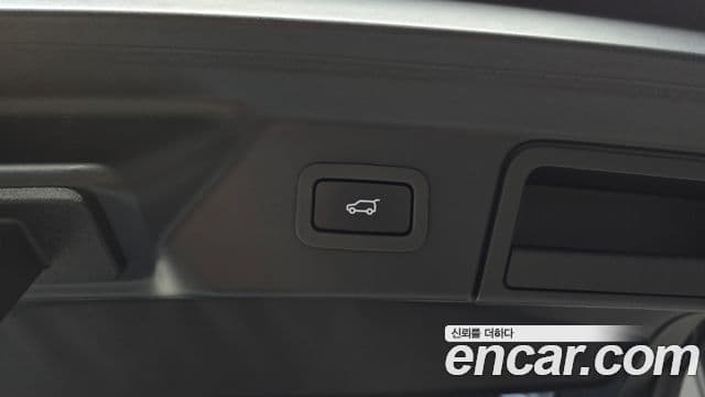 Land Rover Range Rover Velar 2020 — Şəkil 16/33