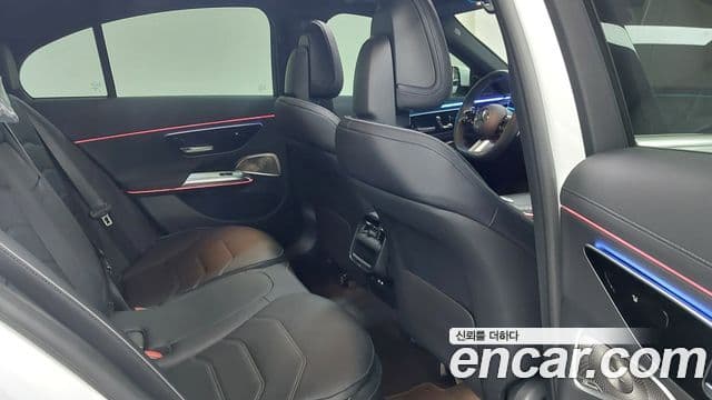 Mercedes-Benz E-Class 2024 — фото 8 из 20