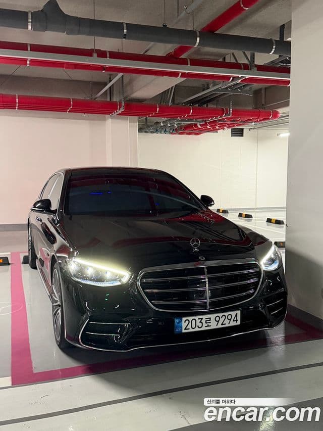 Mercedes-Benz S-Class 2023 — Photo 8/13