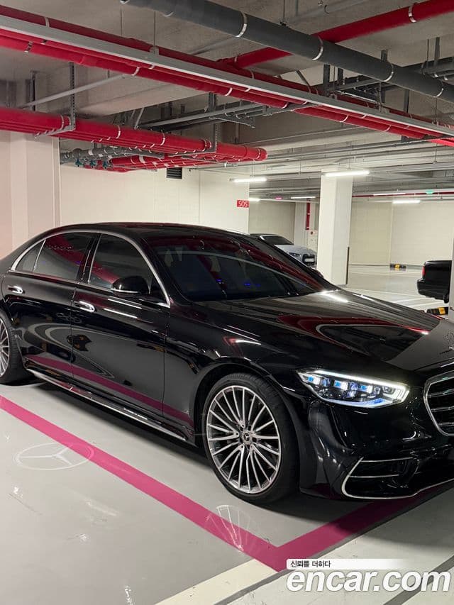 Mercedes-Benz S-Class 2023 — Photo 9/13