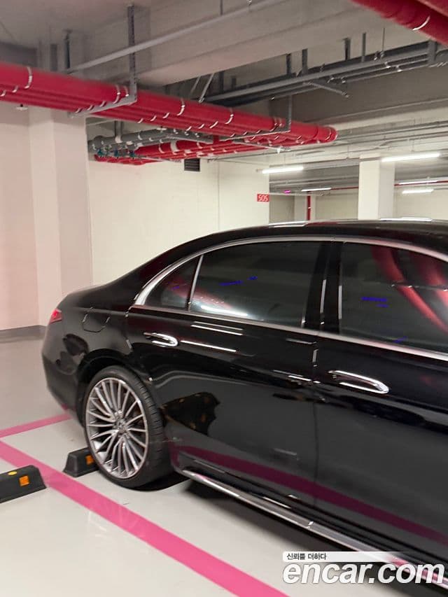 Mercedes-Benz S-Class 2023 — Photo 11/13