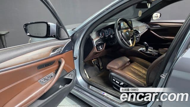 BMW 5 Series 2018 — Şəkil 10/20