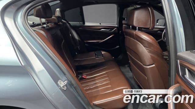 BMW 5 Series 2018 — Şəkil 12/20