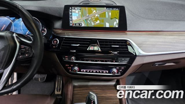 BMW 5 Series 2018 — Şəkil 14/20