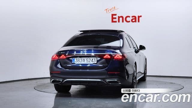 Mercedes-Benz E-Class 2025 — ფოტო 4/20