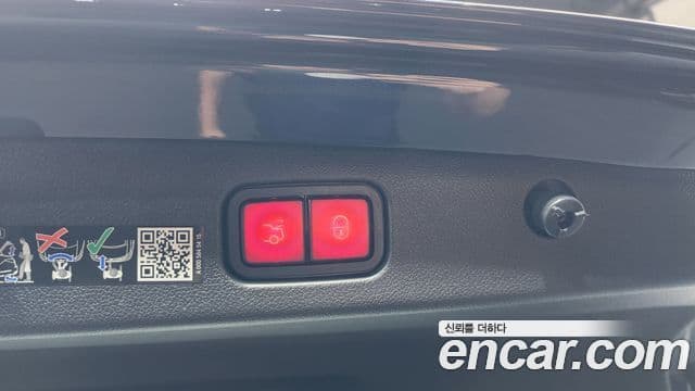 Mercedes-Benz E-Class 2025 — ფოტო 19/20