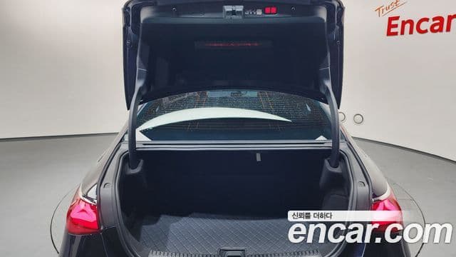 Mercedes-Benz E-Class 2025 — ფოტო 20/20