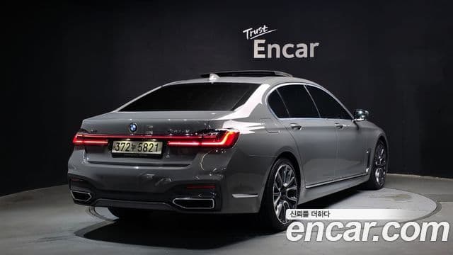 BMW 7 Series 2021 — ფოტო 2/20