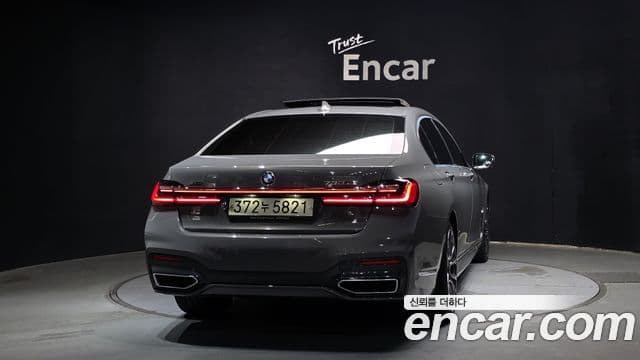 BMW 7 Series 2021 — ფოტო 4/20