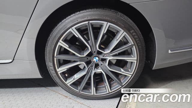 BMW 7 Series 2021 — Photo 3/32