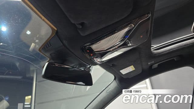 BMW 7 Series 2021 — Photo 30/32