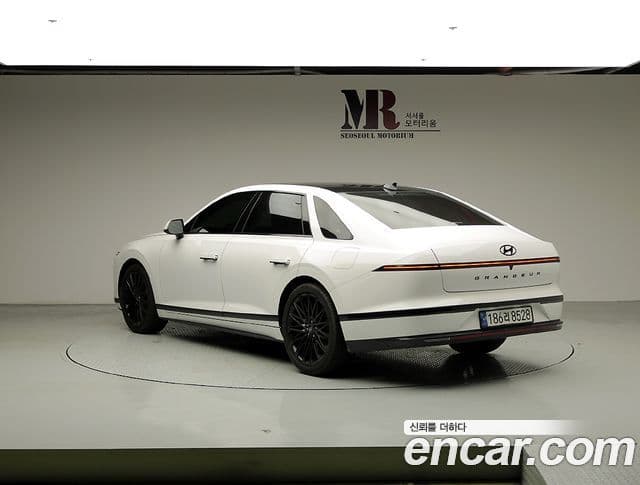 Hyundai Grandeur 2023 — ფოტო 4/20
