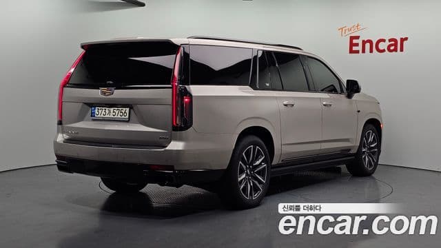 Cadillac Escalade 2023 — фото 2 из 20