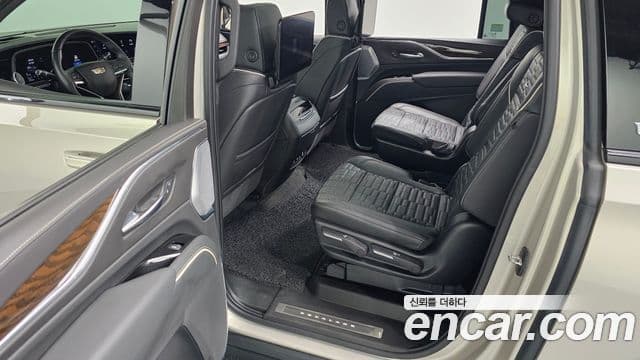 Cadillac Escalade 2023 — фото 12 из 20