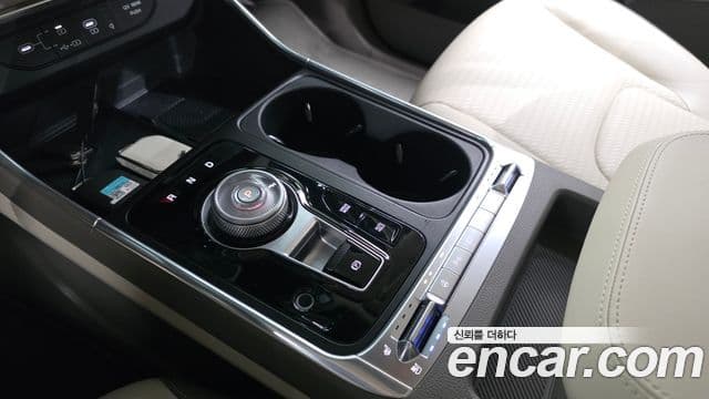 Kia Carnival 2023 — ფოტო 9/20