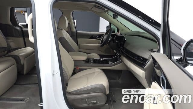 Kia Carnival 2023 — фото 11 из 20