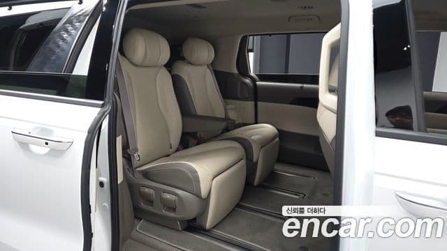 Kia Carnival 2023 — фото 12 из 20