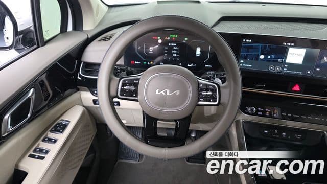Kia Carnival 2023 — фото 13 из 20