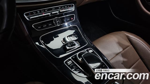Mercedes-Benz E-Class 2019 — фото 16 из 20
