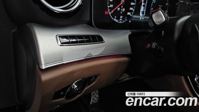 Mercedes-Benz E-Class 2019 — фото 18 из 20
