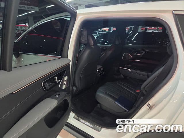 Mercedes-Benz EQS SUV 2023 — ფოტო 6/20