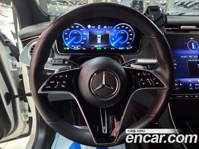 Mercedes-Benz EQS SUV 2023 — ფოტო 15/20