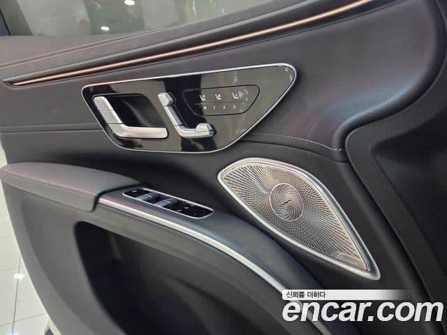 Mercedes-Benz EQS SUV 2023 — ფოტო 11/20
