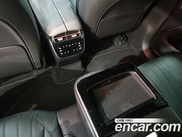 Mercedes-Benz EQS SUV 2023 — ფოტო 8/20