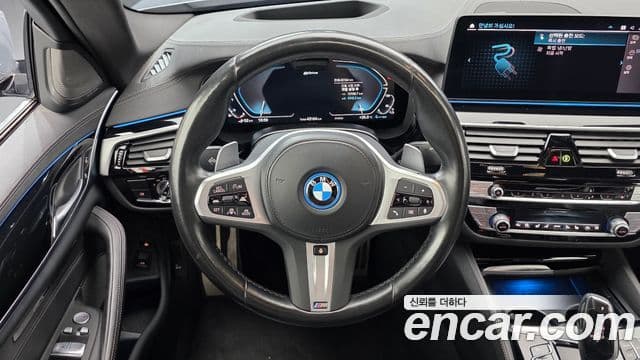 BMW 5 Series 2023 — фото 13 из 20