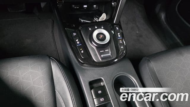 Kia Seltos 2023 — ფოტო 9/20