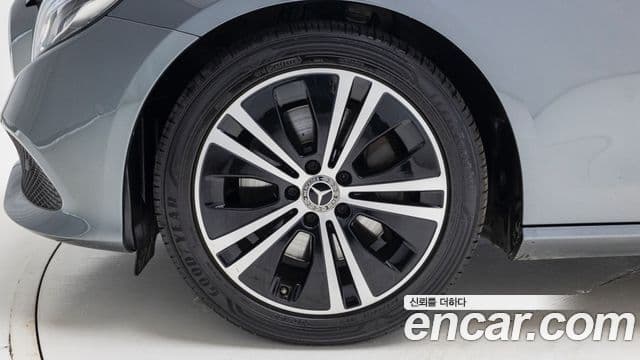 Mercedes-Benz E-Class 2020 — Фото 4/20
