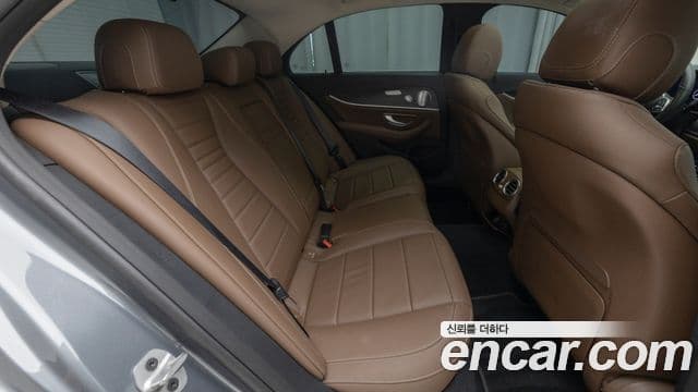 Mercedes-Benz E-Class 2020 — Фото 9/20