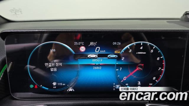 Mercedes-Benz GLB-Class 2022 — Şəkil 8/20