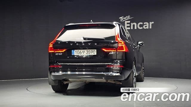 Volvo XC60 2021 — Фото 4/20