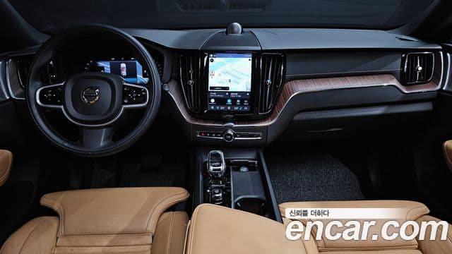 Volvo XC60 2021 — Фото 7/20