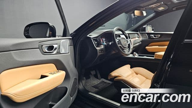 Volvo XC60 2021 — Фото 10/20