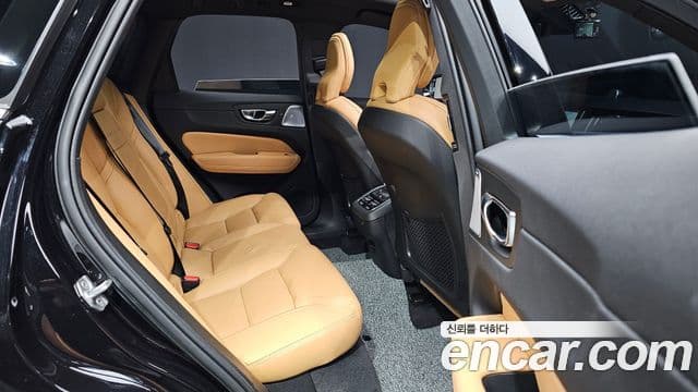 Volvo XC60 2021 — Фото 12/20