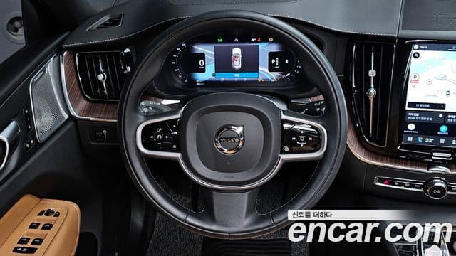Volvo XC60 2021 — Фото 13/20