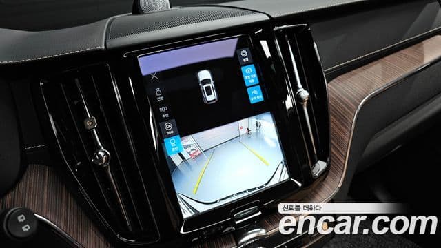 Volvo XC60 2021 — Фото 16/20